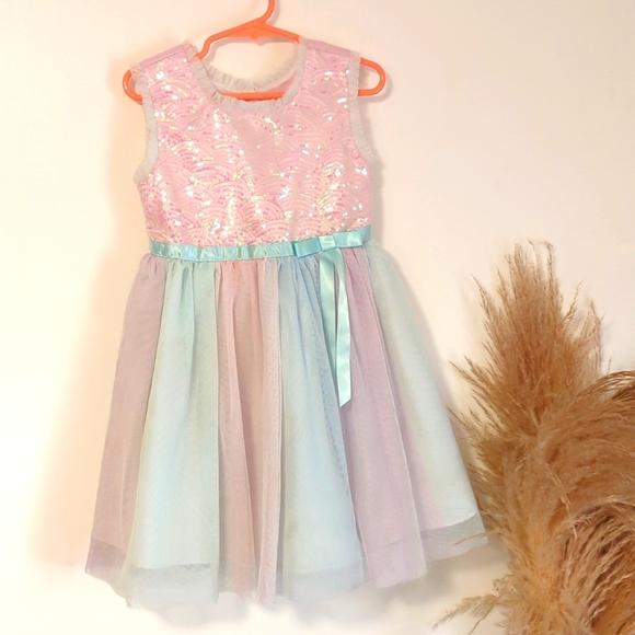 Beautiful Toddler Dress with sequins and mesh - Picture 1 of 6
